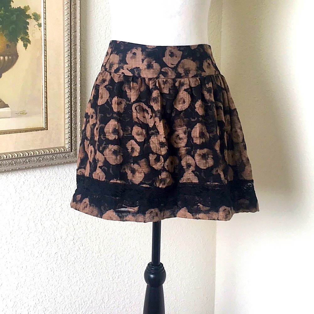 Stooshy • Black + Espresso Lace Trimmed Floral Rosette Stretch Waist Mini Skirt